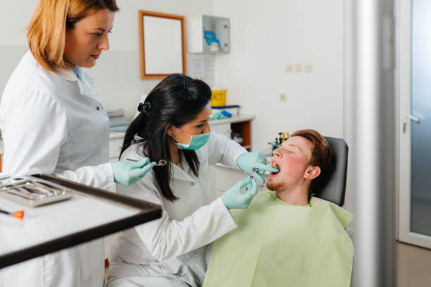 Best Cracked Tooth Emergency Dentist  in East Los Angeles, CA